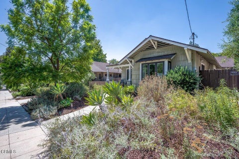 Photo of 961 N Michigan Avenue, Pasadena, CA 91104 (MLS # P1-28320)