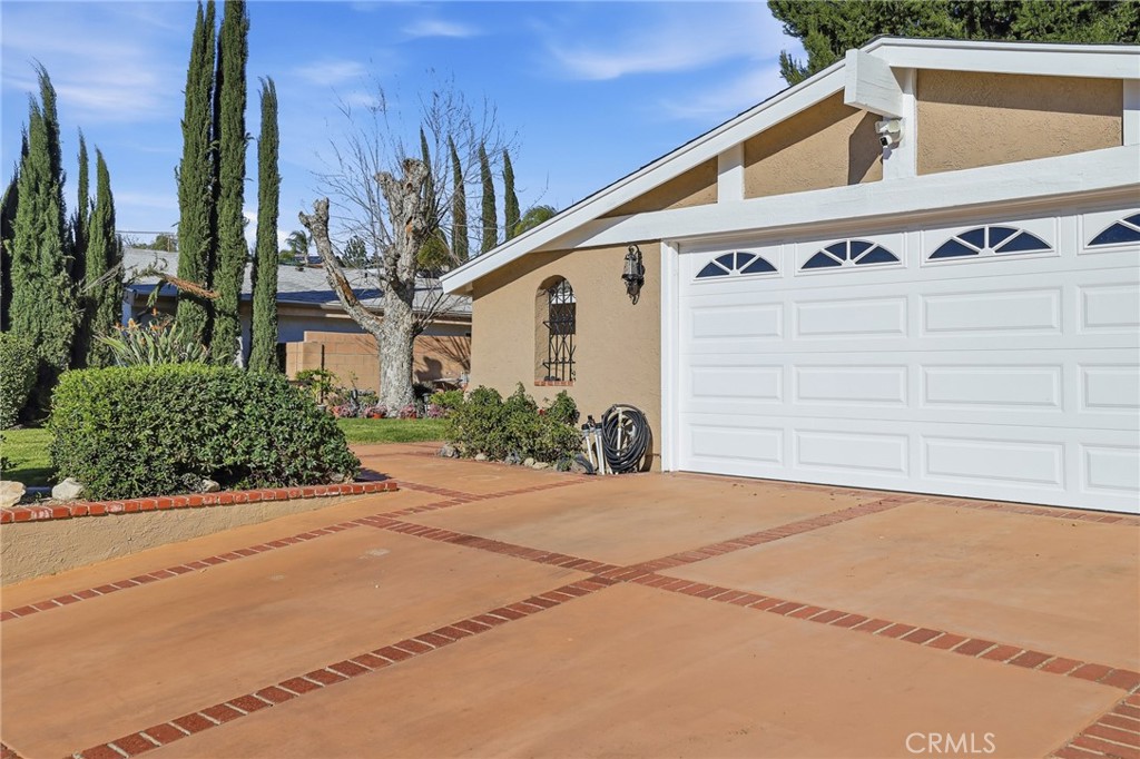18927 Claycrest