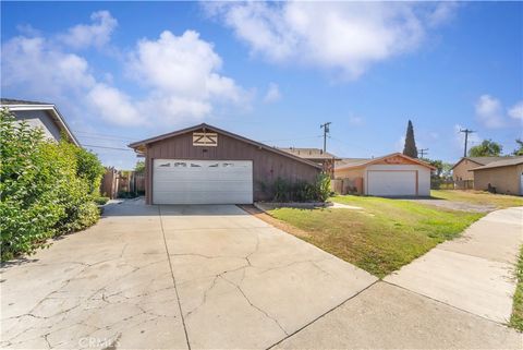 Photo of 14606 S Caswell Avenue, Compton, CA 90220 (MLS # IV25087836) Photo of 14606 S Caswell Avenue, Compton, CA 90220 (MLS # IV25087836)
