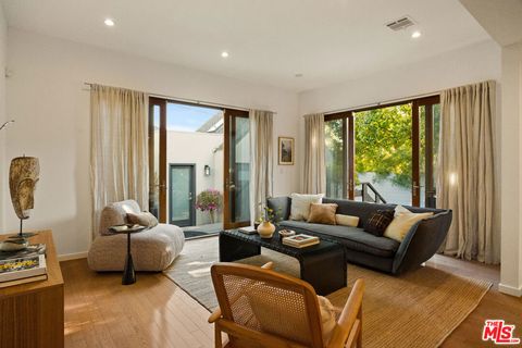 Photo of 1126 Grant Avenue, Venice, CA 90291 (MLS # 26656127)