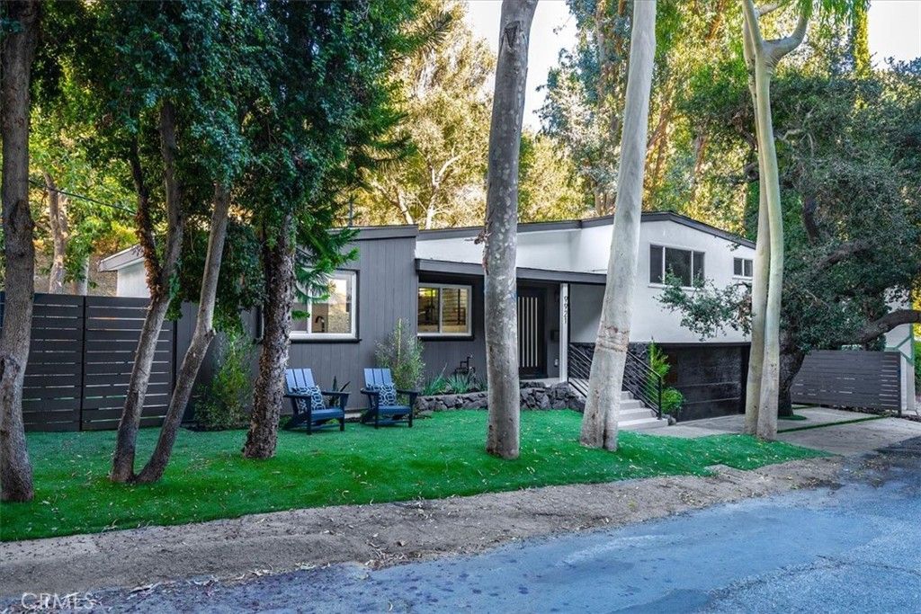 Photo of 9921 Westwanda Drive, Beverly Hills, CA 90210 (MLS # IG26009208)