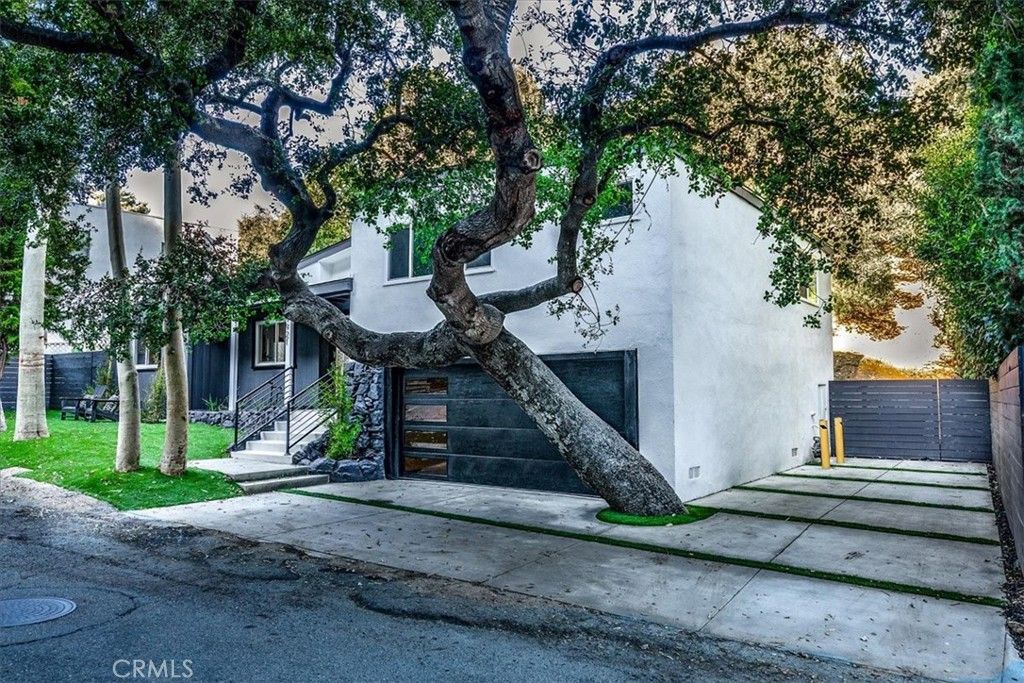 Photo of 9921 Westwanda Drive, Beverly Hills, CA 90210 (MLS # IG26009208)