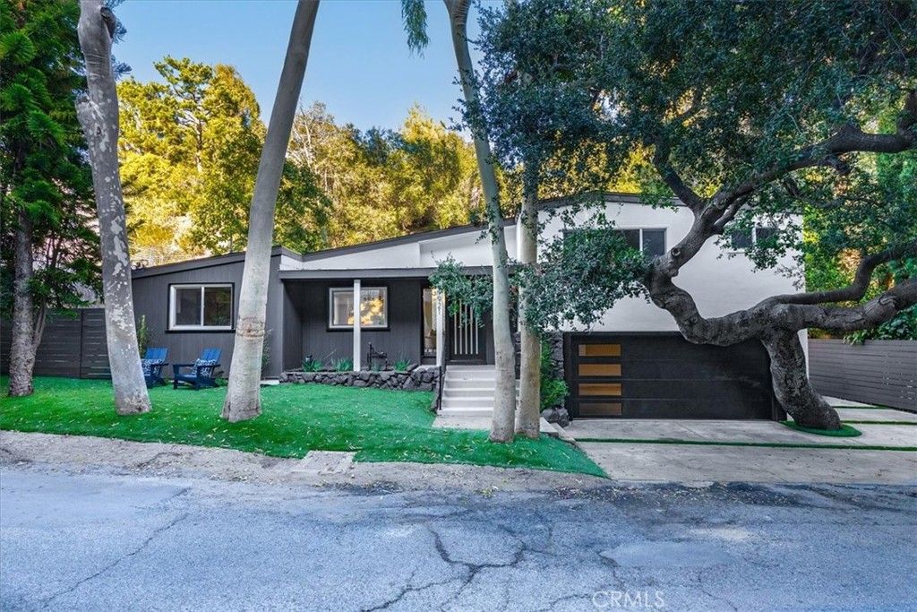 Photo of 9921 Westwanda Drive, Beverly Hills, CA 90210 (MLS # IG26009208)