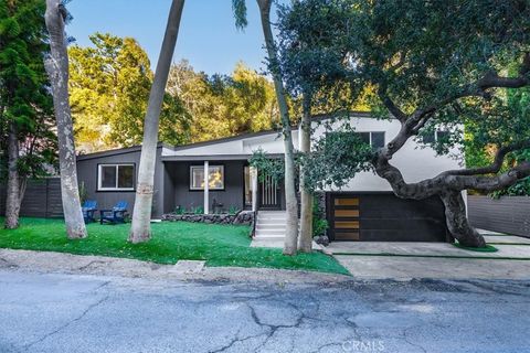 Photo of 9921 Westwanda Drive, Beverly Hills, CA 90210 (MLS # IG26009208)