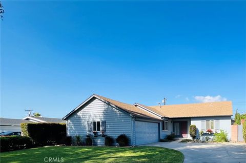 Photo of 1137 W Porter Ave, Fullerton, CA 92833 (MLS # PW25244785) Photo of 1137 W Porter Ave, Fullerton, CA 92833 (MLS # PW25244785)