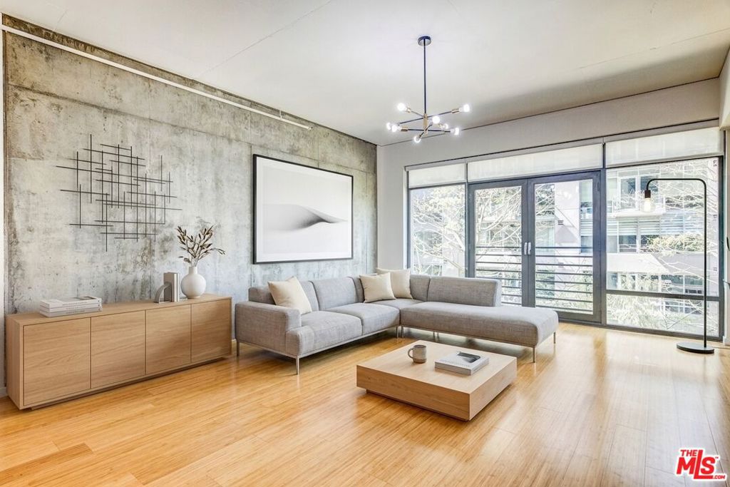 1111 S Grand Avenue 706, Los Angeles CA 90015