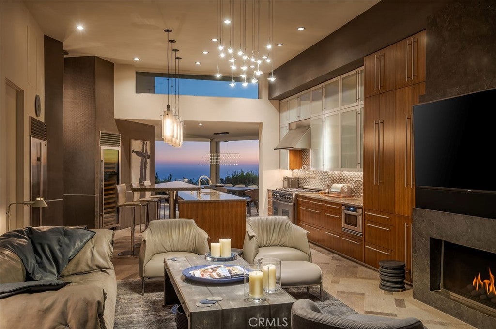 1229 Skyline Drive