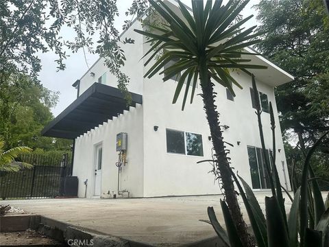 Photo of 22823 Crespi st., St, Woodland Hills, CA 91364 (MLS # SR26072577)