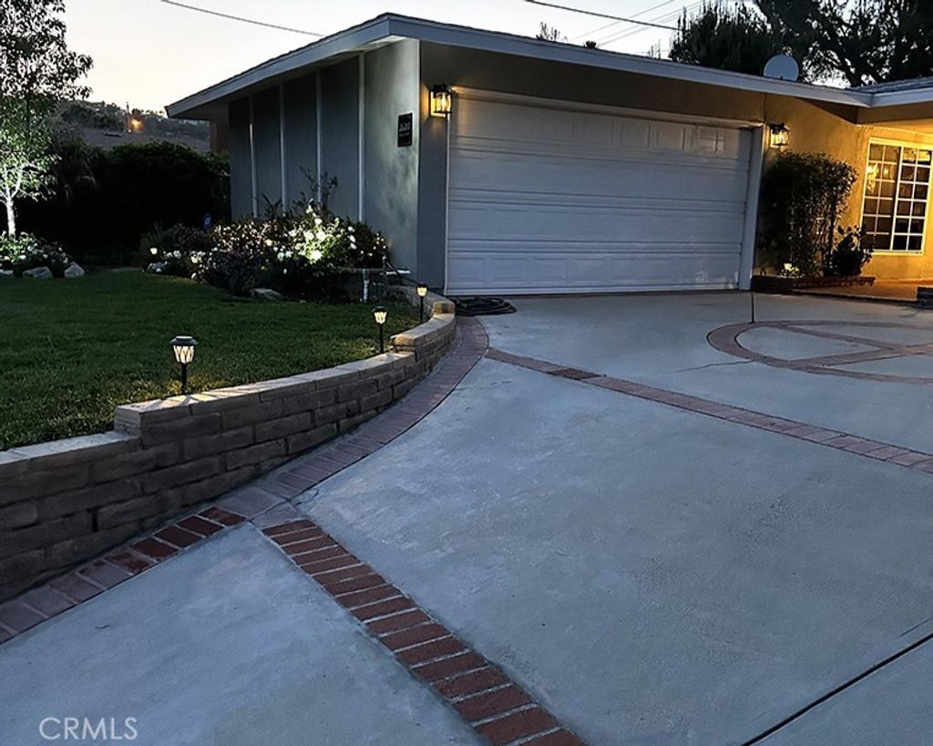 Photo of 26261 Veva Way, Calabasas, CA 91302 (MLS # SR26052590)