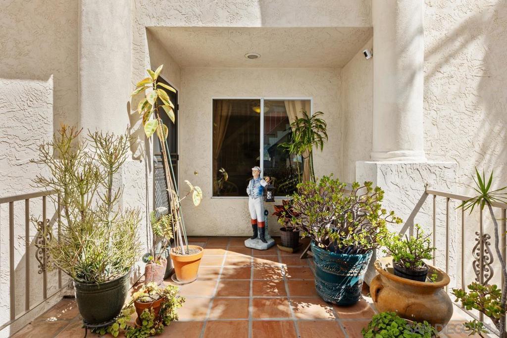 2520 Navarra Dr C