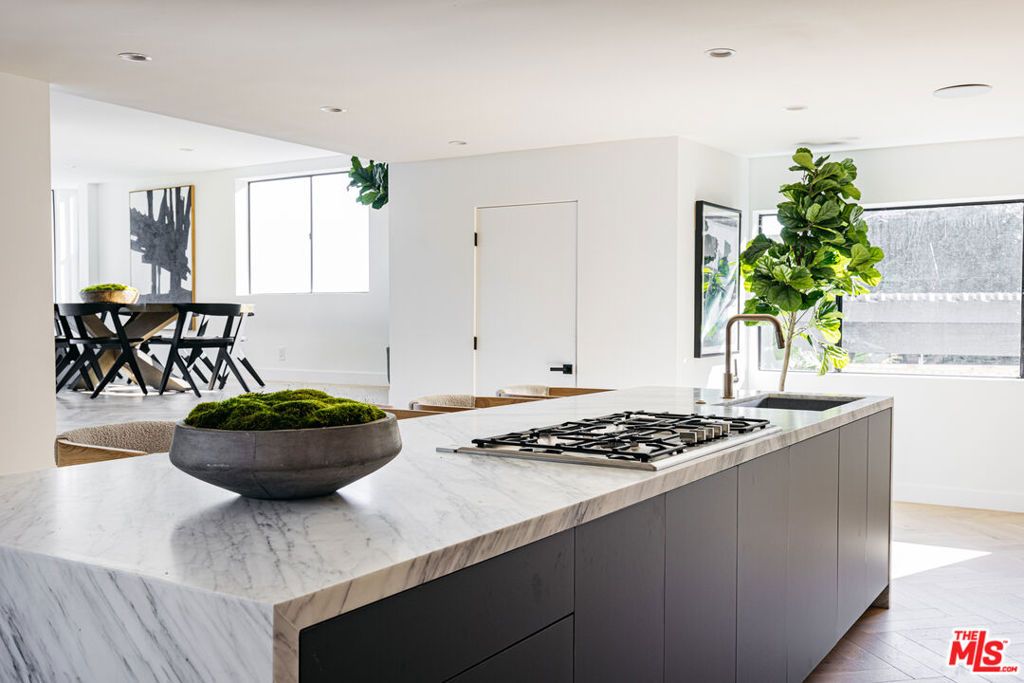 Photo of 7866 Fareholm Drive, Los Angeles, CA 90046 (MLS # 25590519)
