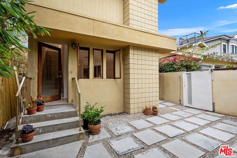 Photo of 110 Dudley Avenue, Venice, CA 90291 (MLS # 26648661)