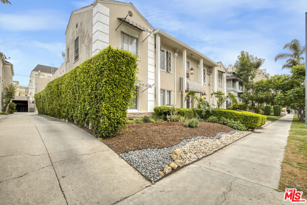 Properties 3 614 Hauser Boulevard