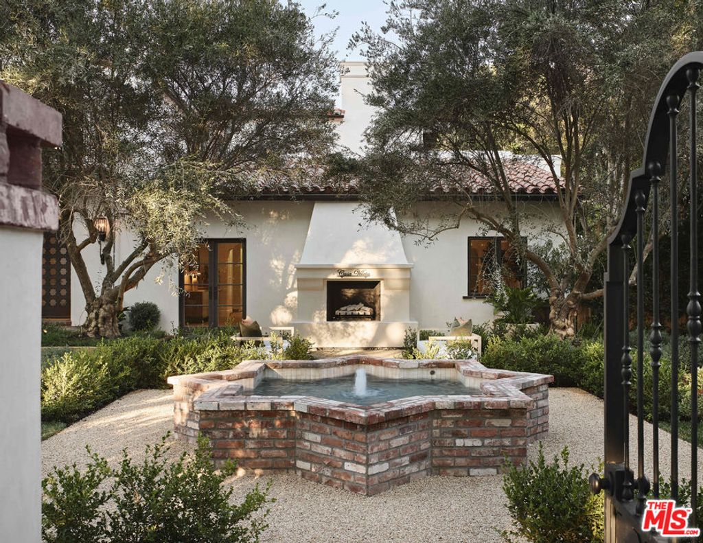 Photo of 624 N Arden Drive, Beverly Hills, CA 90210 (MLS # 25600075)