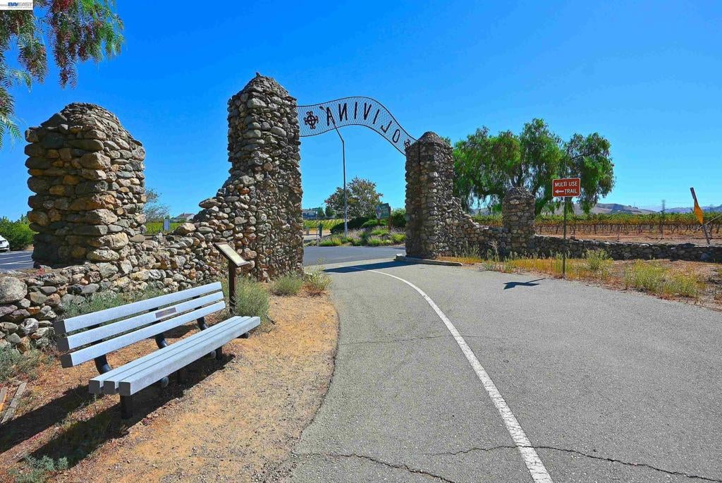 00 Arroyo Rd
