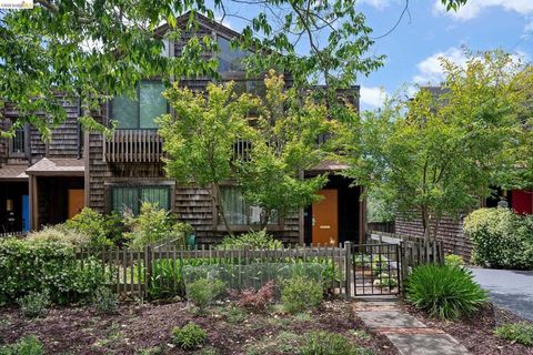 Photo of 1340 Henry St, Berkeley, CA 94709 (MLS # 41136131)