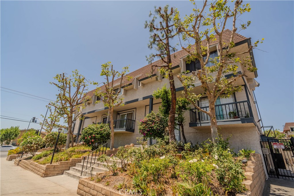 14287 Foothill Boulevard 33