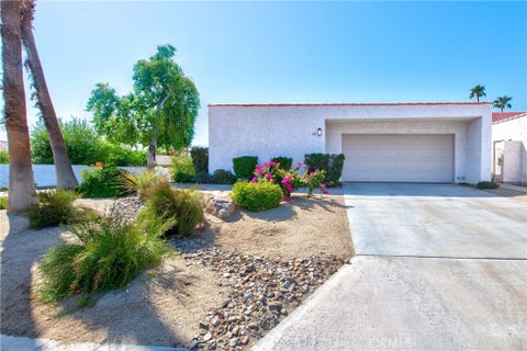 Photo of 187 Winterhaven CIR, Palm Desert, CA 92260 (MLS # CV26204636)