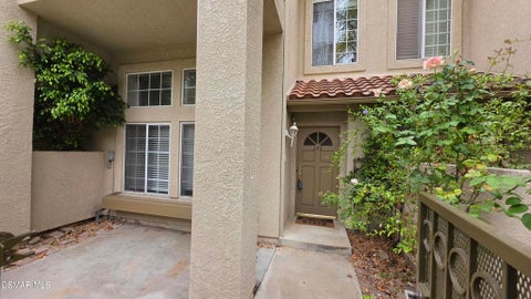 Photo of 644 Warwick Avenue, Thousand Oaks, CA 91360 (MLS # 226002950)