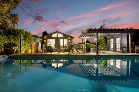 Photo of 1012 10th Street, Manhattan Beach, CA 90266 (MLS # SB25234249)