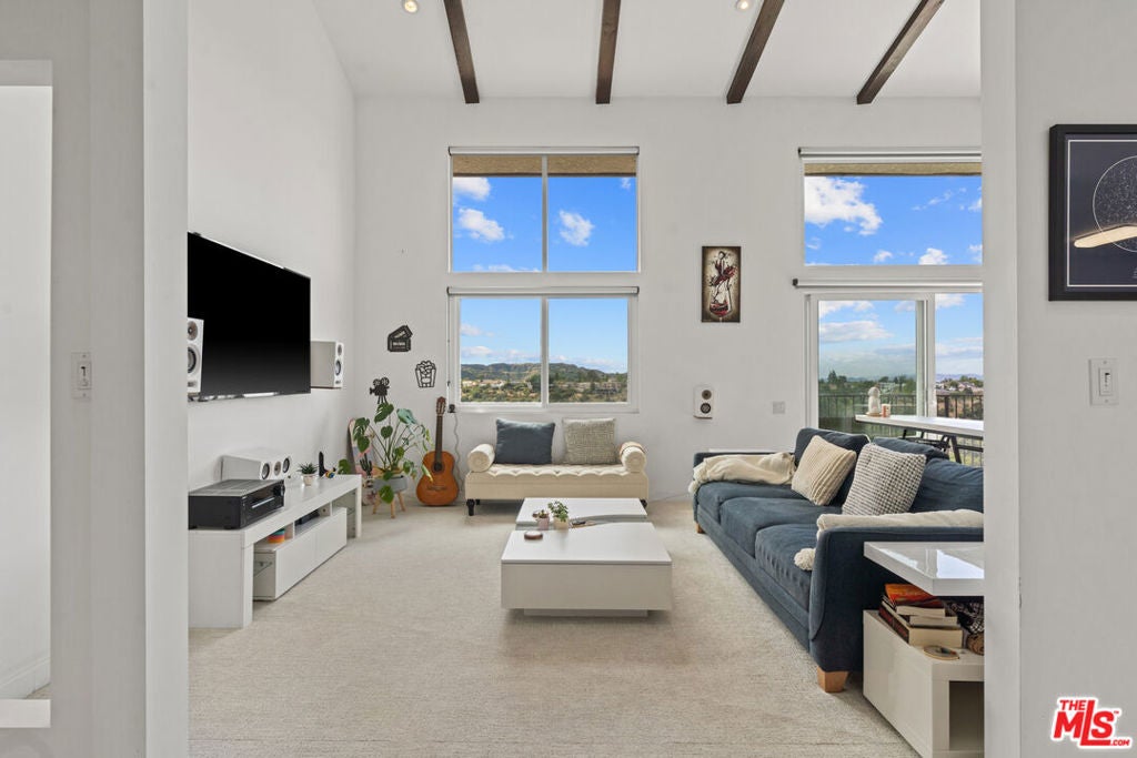 2385 Roscomare Road F10