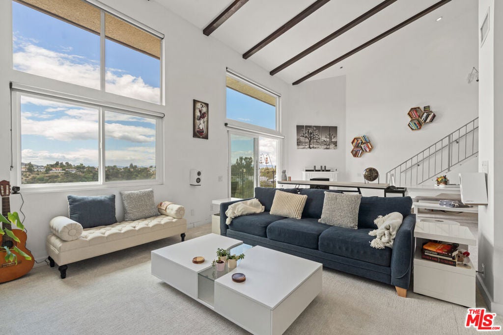 2385 Roscomare Road F10