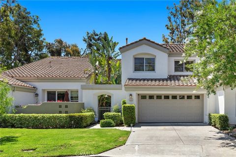 Photo of 4 VISTA FRONDOSA, Rancho Santa Margarita, CA 92688 (MLS # OC25234360)