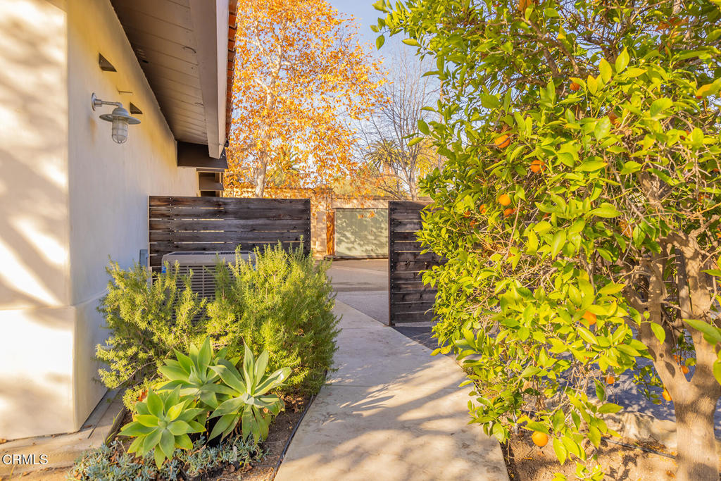 110 W Ojai Avenue