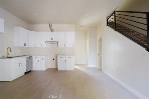 Photo of 7350 Cozycroft Avenue, Winnetka, CA 91306 (MLS # SR26211578)