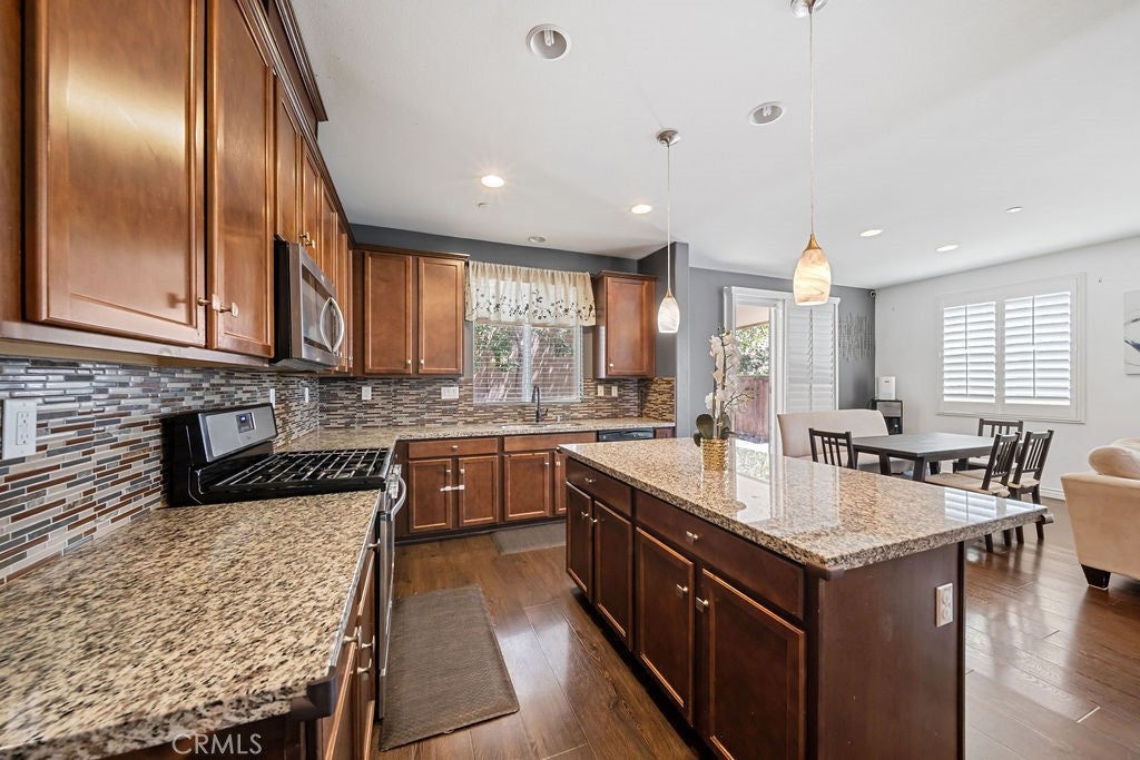 17582 Comfrey Dr.