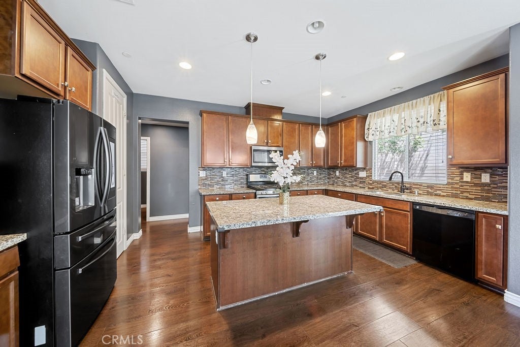 17582 Comfrey Dr.