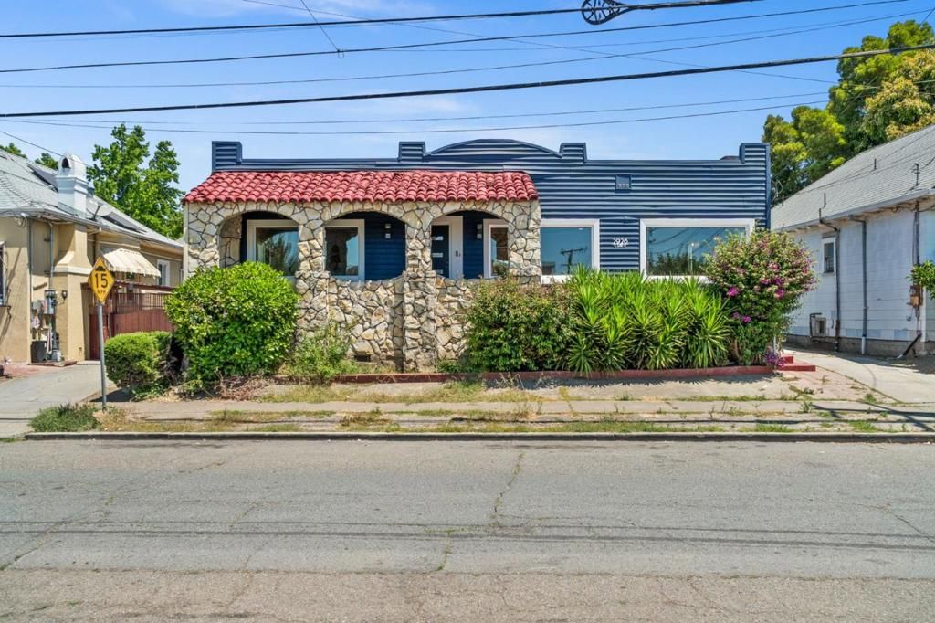 Photo of 2926 E 22nd Street, Oakland, CA 94601 (MLS # ML82043377)