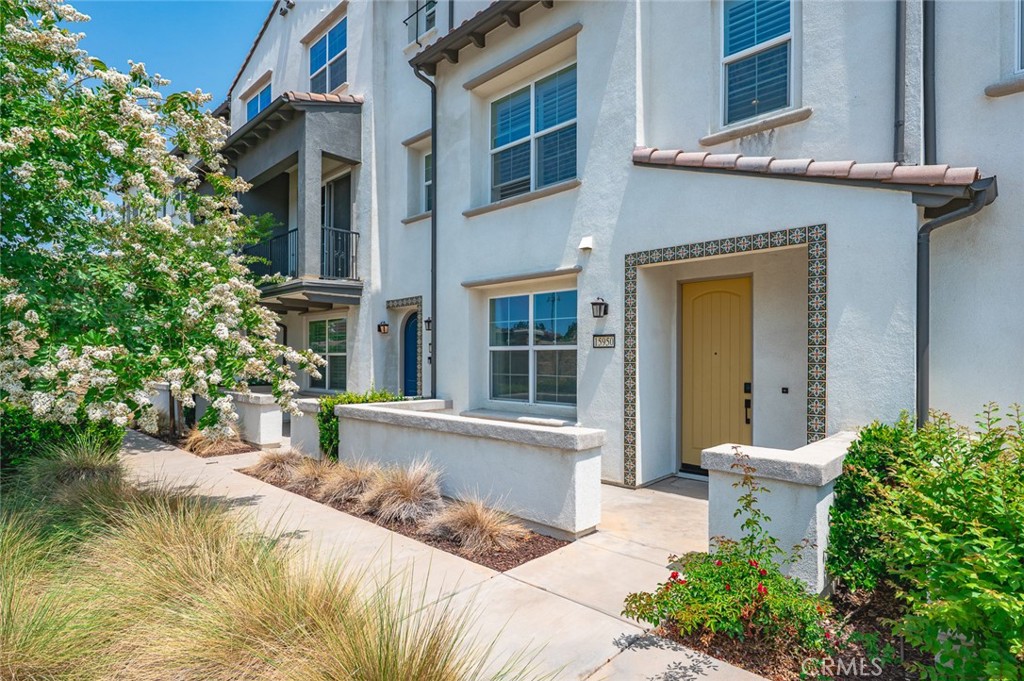 GORGEOUS Townhouse with Whole house wood flooring. Walking distance to lots of shops, bank, grocery store and restaurant. First floor is one bedroom and one bathroom, second floor is spacious kitchen living pantry, third floor is 3 bedrooms and laundry room. Come with all appliances.