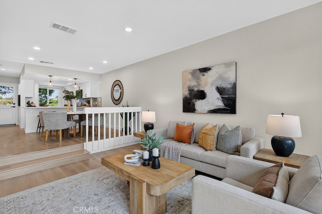 2220 E Chapman 9