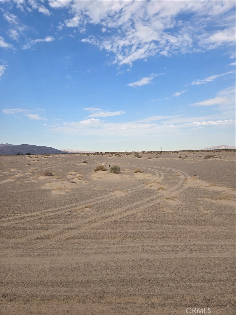 Great opportunity and investment in Newberry Springs, Ca. ±20 acres of residentially zoned land available for sale. Bring the trailer and dust off the toys. Park and ride from your own property located just 20 min from Barstow , Ca and 1 hr from Victorville ca.