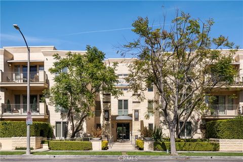 Photo of 1318 Roxbury S #210, Los Angeles, CA 90035 (MLS # SR26094175)