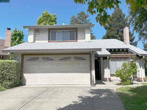 Photo of 4864 Shadowfalls Dr Dr, Martinez, CA 94553 (MLS # 41132986)