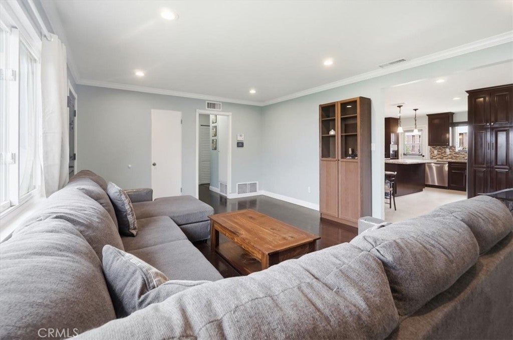 228 W Hacienda