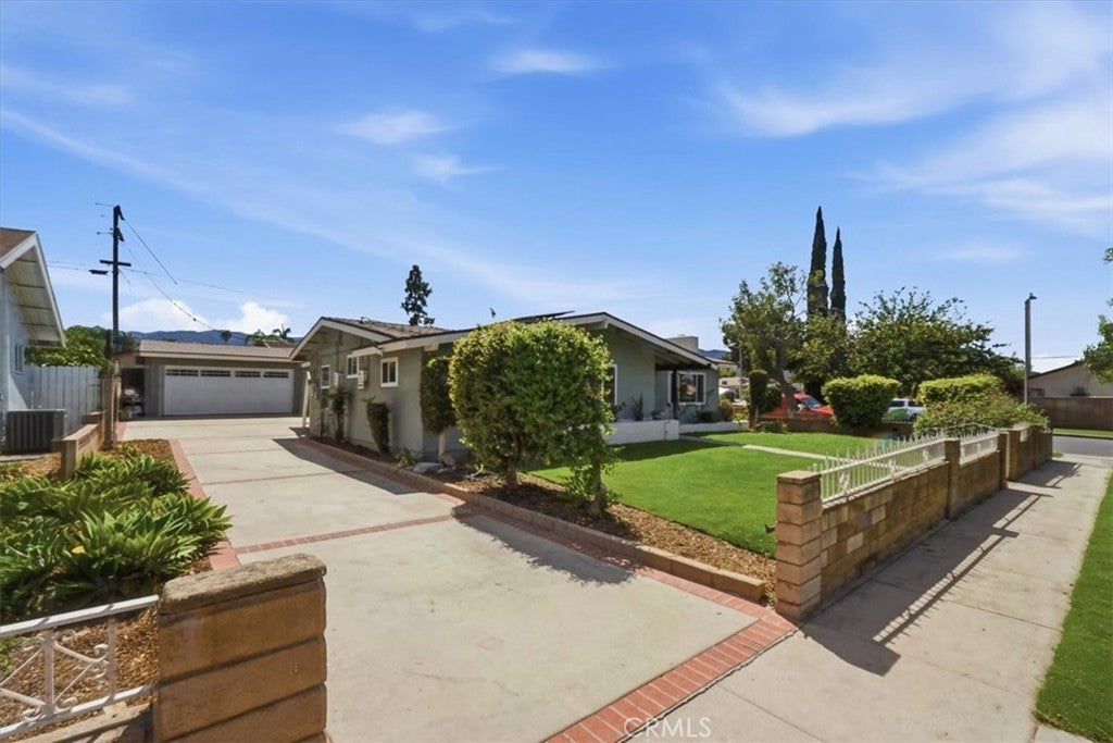 228 W Hacienda