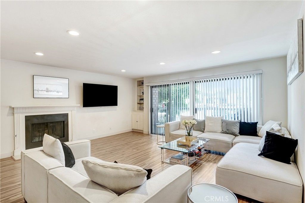 Photo of 18324 Clark St #119, Tarzana, CA 91356 (MLS # SR26078041)