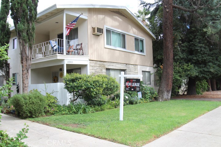 Welcome to 5742 Hazeltine Ave, a well-maintained community located in a high-demand rental area of Van Nuys. This inviting 2-bedroom, 1-bathroom apartment offers the perfect blend of comfort and convenience with modern updates and excellent accessibility.
Inside, residents enjoy a thoughtfully designed living space with individually metered gas and electric, giving you more control over your utilities. The building has also benefited from recent plumbing upgrades within the last 3 years, ensuring reliability and peace of mind for tenants.
On-site amenities include dedicated parking, alley access for added convenience, and laundry facilities available for residents. The property’s central location places you just minutes from public transit, making commuting throughout Los Angeles simple and efficient.
This apartment is ideally situated near major freeways, with quick access to both the I-405 and 101, keeping you connected to the San Fernando Valley and greater Los Angeles. Shopping, dining, and entertainment are all close by, including Westfield Fashion Square, Costco Wholesale, and a variety of local restaurants and cafes. For students and faculty, Los Angeles Valley College is just around the corner.
Don’t miss the chance to call this apartment home in one of Van Nuys’ most convenient neighborhoods. With its updated features, excellent amenities, and unbeatable location, 5742 Hazeltine Ave offers an ideal rental opportunity for those seeking both comfort and accessibility.
This information has been secured from sources we believe to be reliable, but we make no representations or warranties, expressed or implied as to the accuracy of the information. References to square footage or age are approximate. Buyer must verify the information and bears all risk for any inaccuracies.