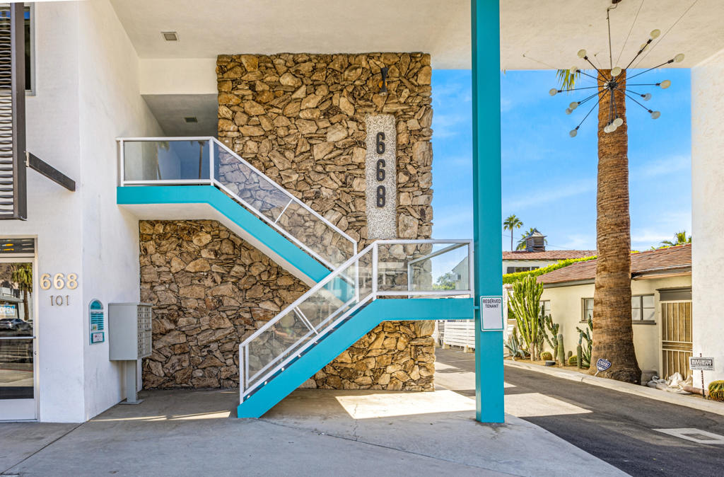 664 668 Palm Canyon Drive