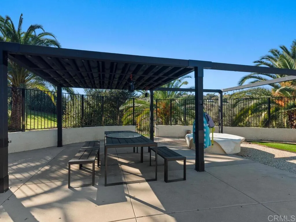 Fallbrook, California 92028, United States, 5 Bedrooms Bedrooms, ,5 BathroomsBathrooms,Residential,Active,254343