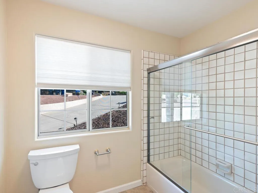 Fallbrook, California 92028, United States, 5 Bedrooms Bedrooms, ,5 BathroomsBathrooms,Residential,Active,254343