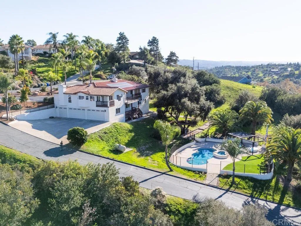 Fallbrook, California 92028, United States, 5 Bedrooms Bedrooms, ,5 BathroomsBathrooms,Residential,Active,254343