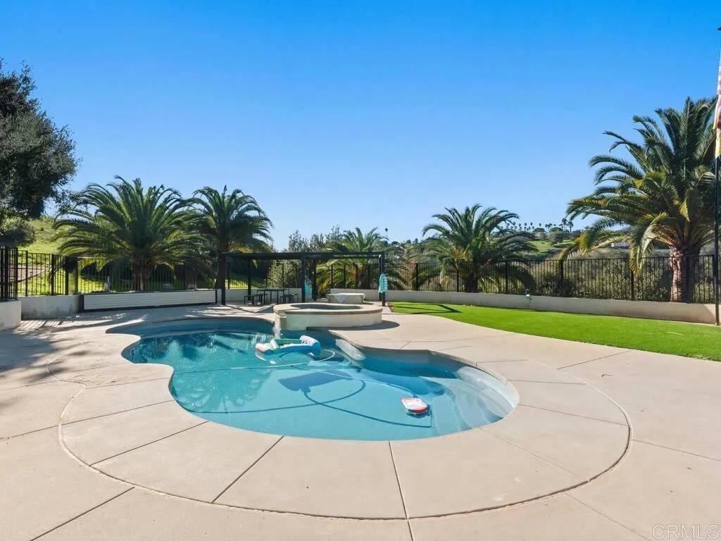 Fallbrook, California 92028, United States, 5 Bedrooms Bedrooms, ,5 BathroomsBathrooms,Residential,Active,254343