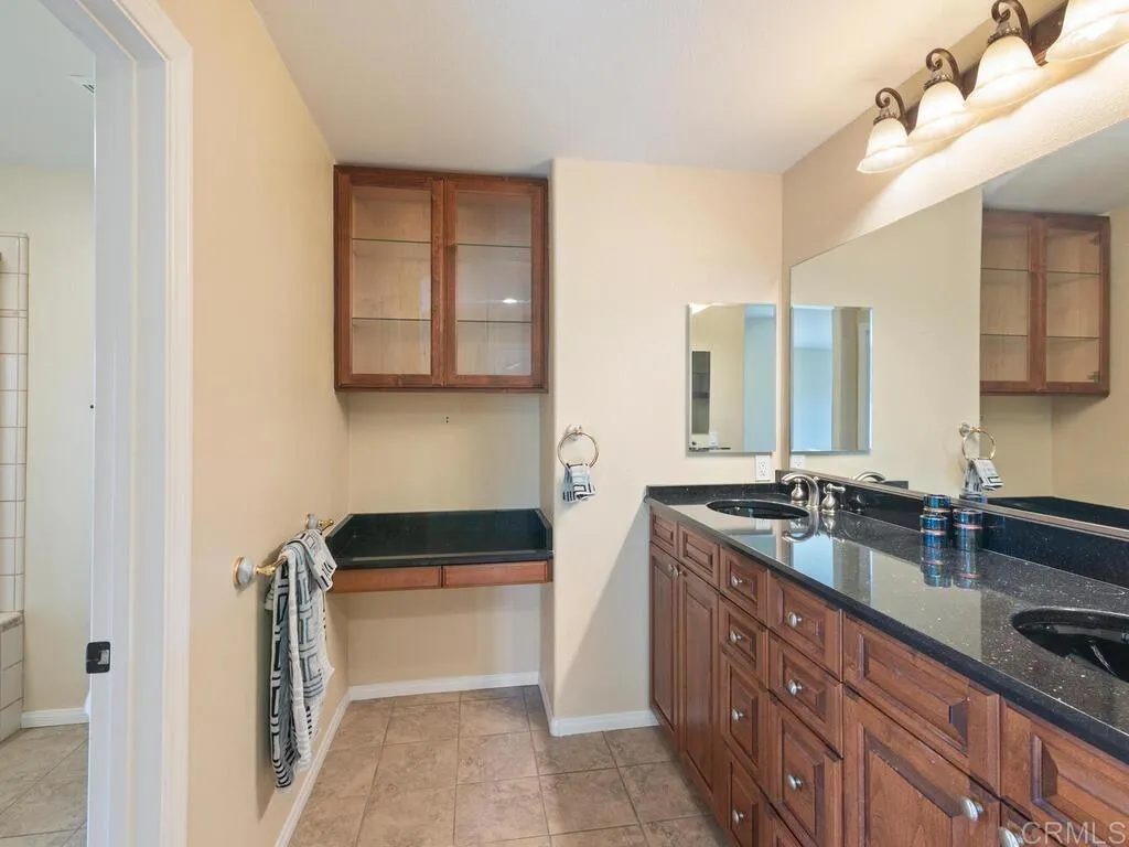 Fallbrook, California 92028, United States, 5 Bedrooms Bedrooms, ,5 BathroomsBathrooms,Residential,Active,254343