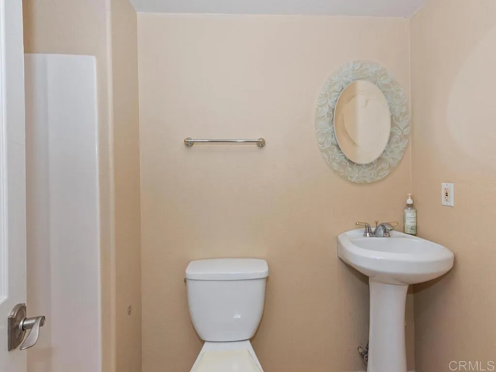 Fallbrook, California 92028, United States, 5 Bedrooms Bedrooms, ,5 BathroomsBathrooms,Residential,Active,254343