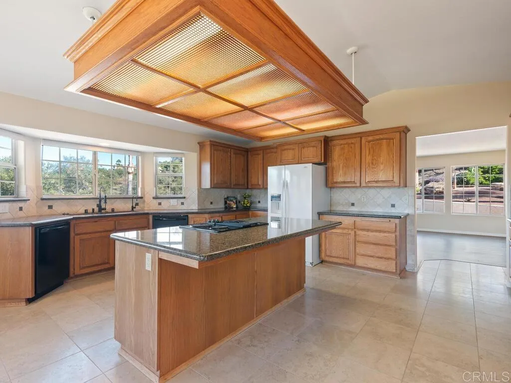 Fallbrook, California 92028, United States, 5 Bedrooms Bedrooms, ,5 BathroomsBathrooms,Residential,Active,254343