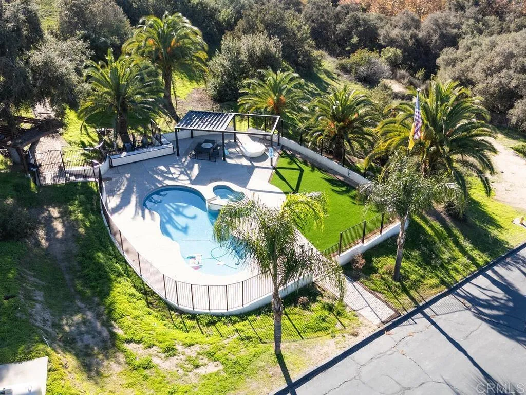 Fallbrook, California 92028, United States, 5 Bedrooms Bedrooms, ,5 BathroomsBathrooms,Residential,Active,254343